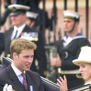 Le prince Andrew, le prince William, le prince Harry et la princesse Beatrice lors des célébrations pour le jubilé d'or de la reine Elizabeth II en 2002.