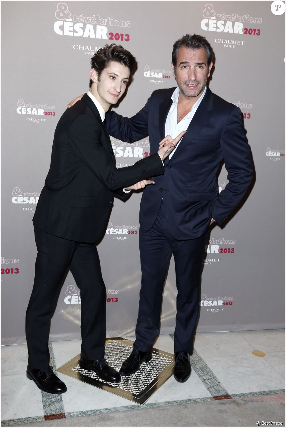 Pierre Niney et Jean Dujardin Diner pour les révélations des Cesar a l'hotel Meurice a Paris le 14 janvier 2013.