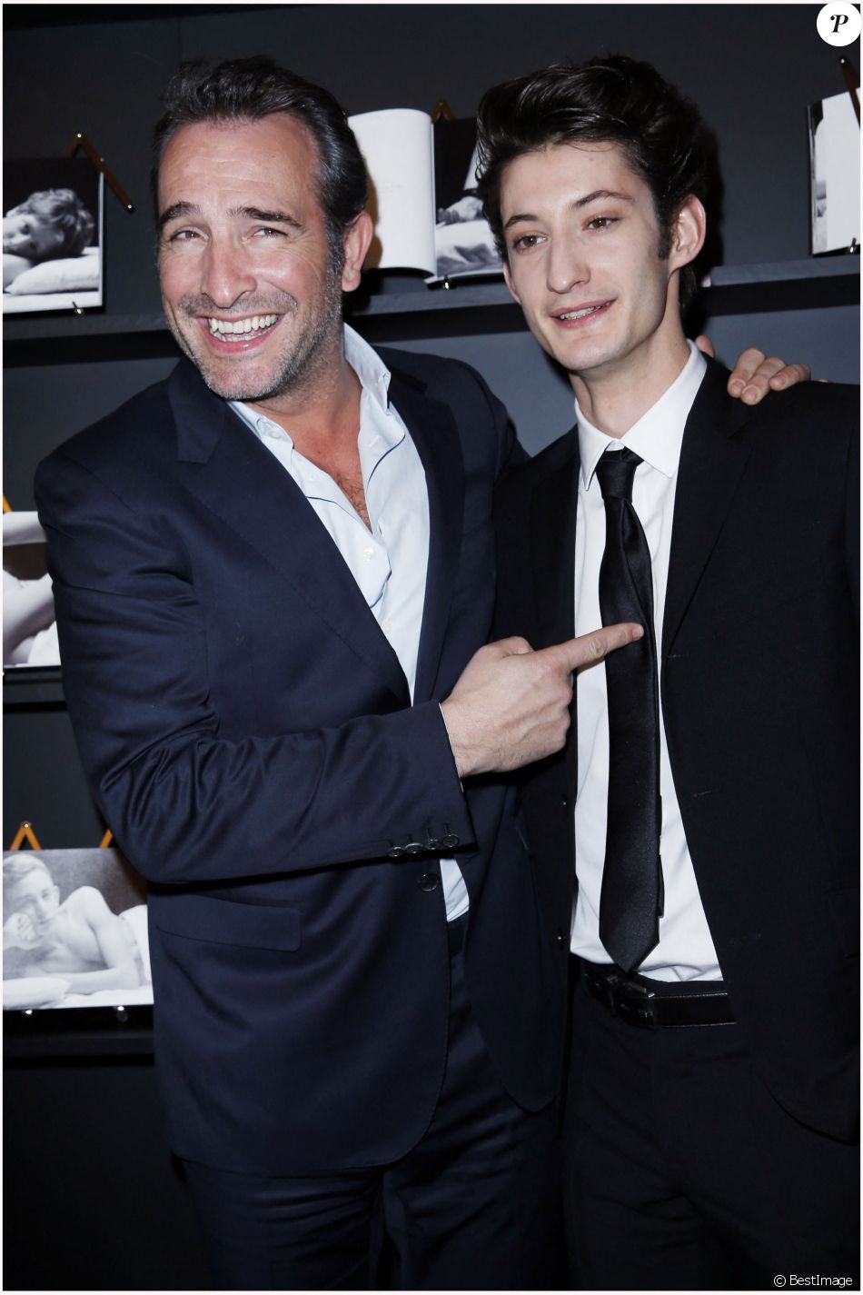 Jean Dujardin et Pierre Niney Cocktail chez Chaumet pour les révélations des Cesar Place Vendome a Paris le 14 janvier 2013.