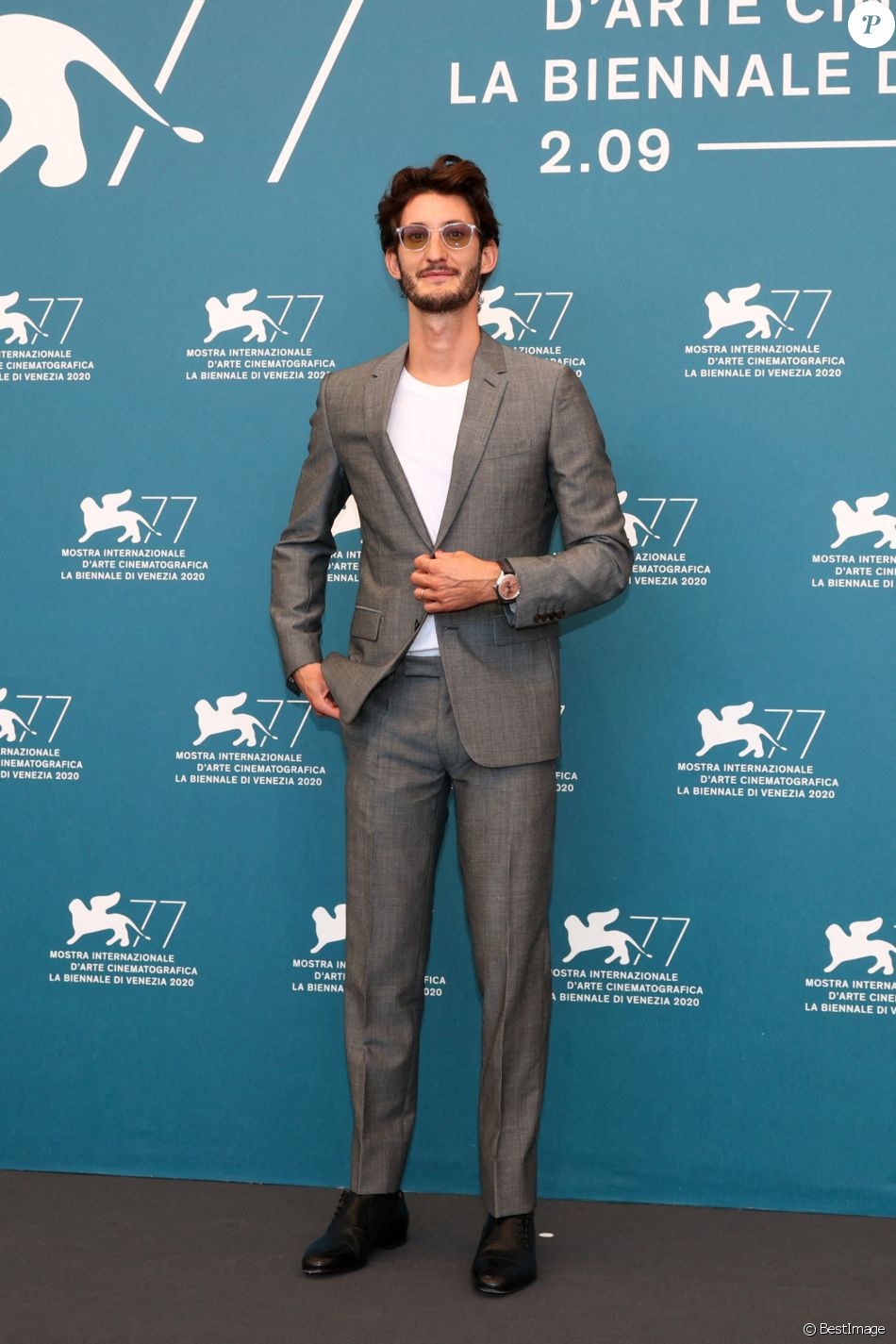 Pierre Niney - Photocall du film "Amants" lors de la 77ème édition du festival international du film de Venise (Mostra) le 3 septembre 2020.