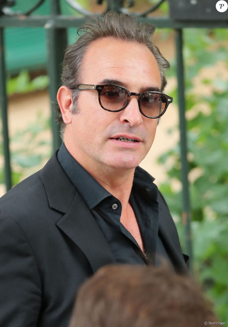 Jean Dujardin - Hommage à Guy Bedos en l'église de Saint-Germain-des-Prés à Paris le 4 juin 2020.