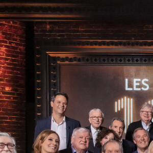 Exclusif - Luis Rego, Léa Salamé, Marc Fauvelle, Fabrice, Jacques vendroux, Yolaine de La Bigne, Christian Morin, Jean-jacques Bourdin, Jérome Garcin, André Torrent, Julie Leclerc, Pascal Praud, Julien Courbet, Jacques Mailhot, Laurent Ruquier, Georges Lang, Jean-Bernard Hebey, Yves Calvi, Marc-Olivier Fogiel, manu Levy, Maryse Gildas, Elodie Gossuin, Ali Rebeihi, Fred Musa, Pascale Clark, Sophie Garel, Matthieu Belliard, Maxime Veyrier - Backstage de l'enregistrement de l'émission "On Est En Direct" (OEED), Spéciale 100 ans de la radio, présentée par L.Ruquier, diffusée sur France 2 le 8 mai © Jack Tribeca / Bestimage