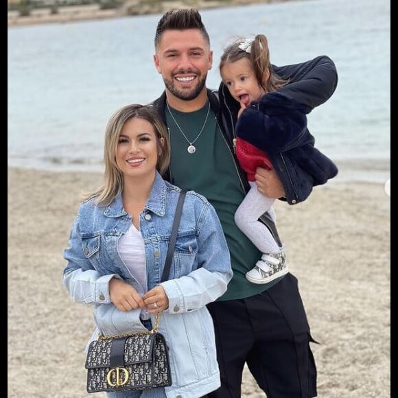 Carla Moreau avec Kevin Guedj et Ruby à la plage