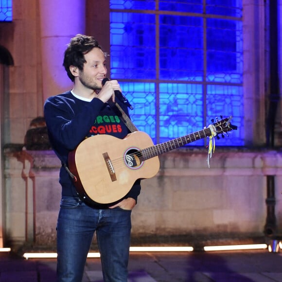 Exclusif - Vianney (nommé pour la chanson "Pour de vrai") et Nikos Aliagas - Enregistrement de l'émission "La chanson de l'année" au château de Chambord, qui sera diffusée le 5 juin 2021 sur TF1 © Gaffiot-Moreau / Bestimage 