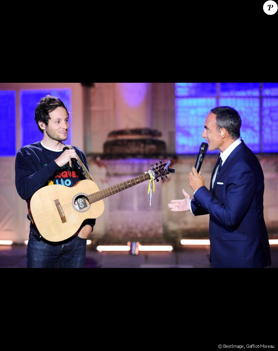 Exclusif - Vianney (nommé pour la chanson "Pour de vrai") et Nikos Aliagas - Enregistrement de l'émission "La chanson de l'année" au château de Chambord, qui sera diffusée le 5 juin 2021 sur TF1 © Gaffiot-Moreau / Bestimage