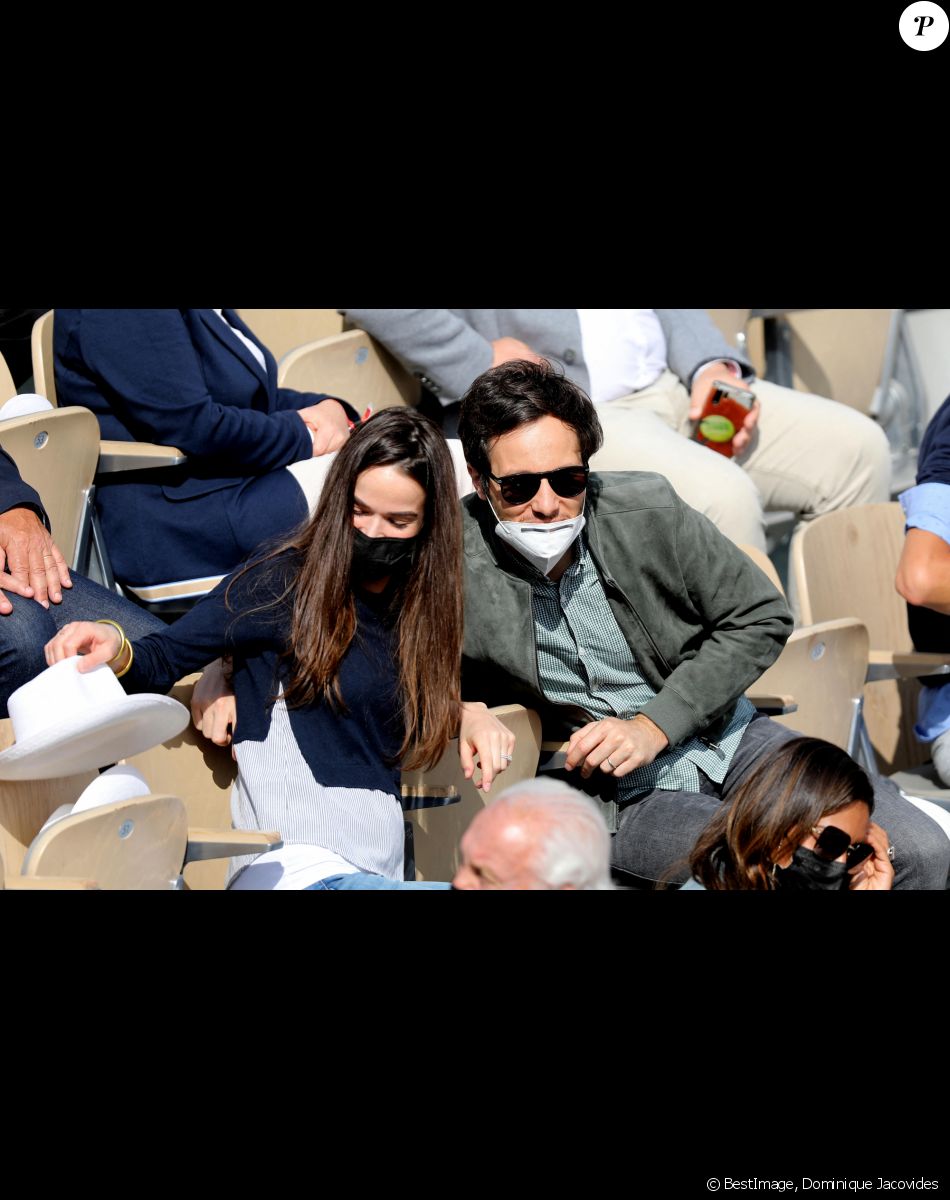 Vianney (Vianney Bureau) et sa compagne Catherine Robert (enceinte) dans les tribunes des Internationaux de France de tennis de Roland Garros à Paris. © Dominique Jacovides/Bestimage