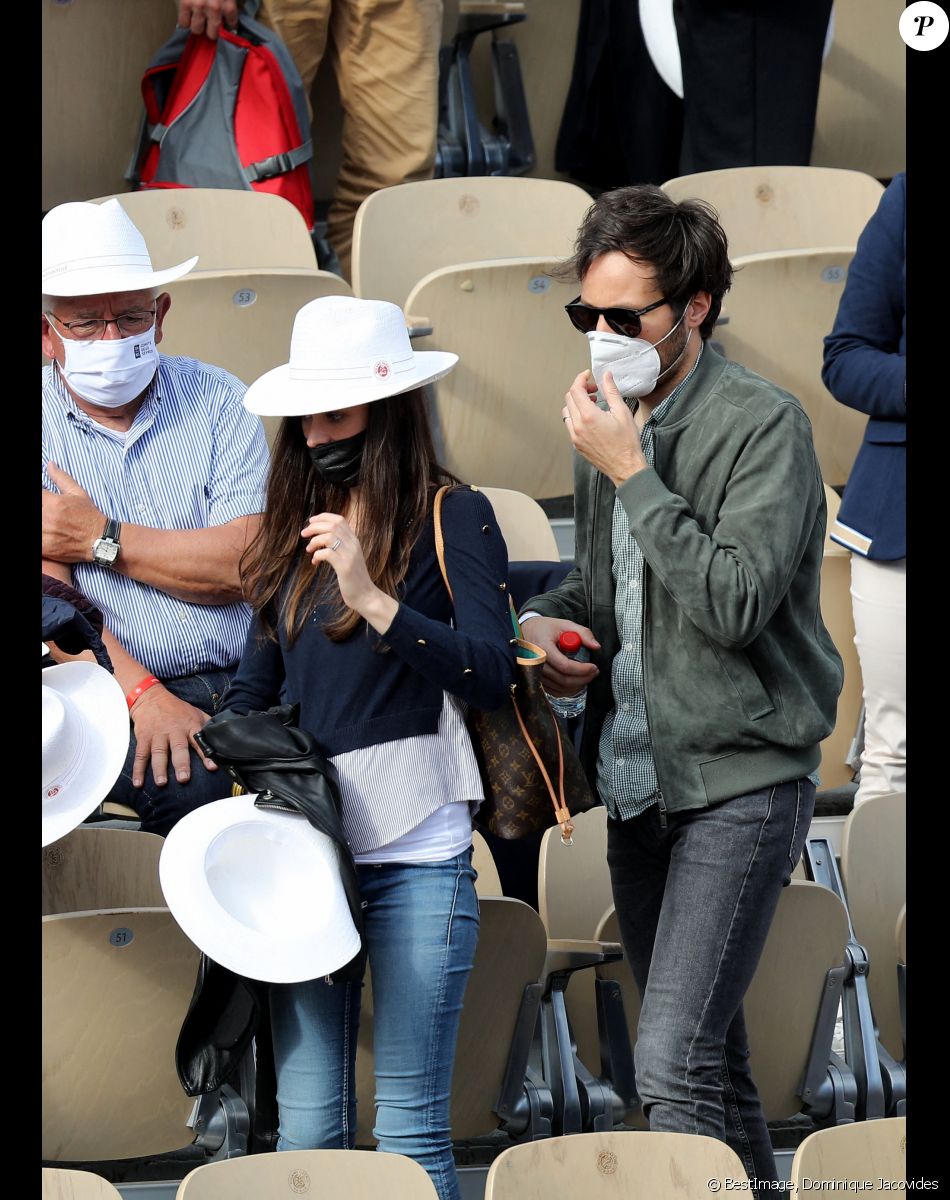 Vianney (Vianney Bureau) et sa compagne Catherine Robert (enceinte) dans les tribunes des Internationaux de France de tennis de Roland Garros à Paris, France, le 5 juin 2021. © Dominique Jacovides/Bestimage
