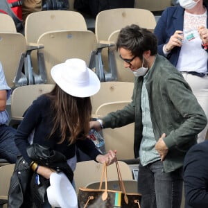 Vianney (Vianney Bureau) et sa compagne Catherine Robert (enceinte) dans les tribunes des Internationaux de France de tennis de Roland Garros à Paris, France, le 5 juin 2021. © Dominique Jacovides/Bestimage 