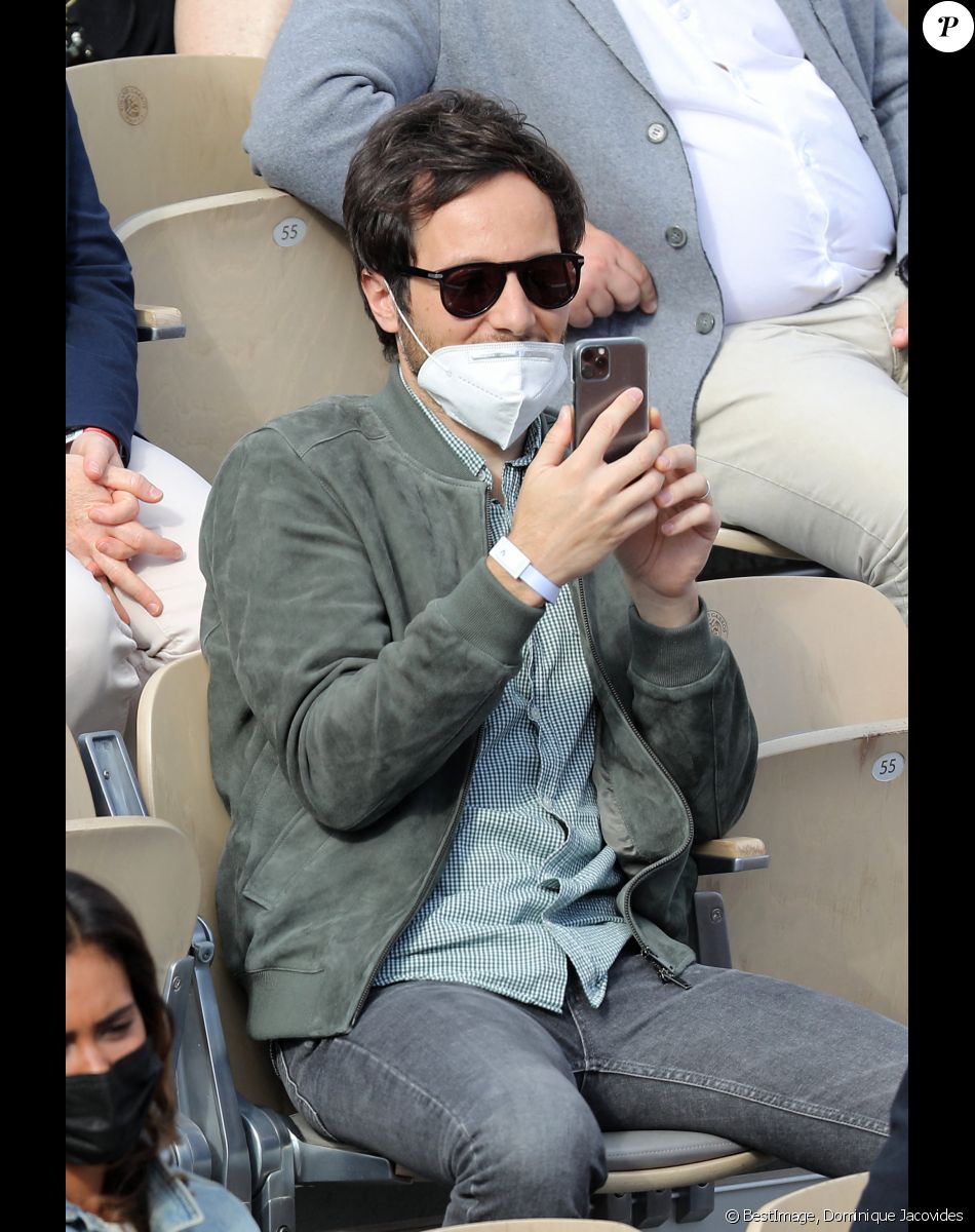 Vianney (Vianney Bureau) et sa compagne Catherine Robert (enceinte) dans les tribunes des Internationaux de France de tennis de Roland Garros à Paris, France, le 5 juin 2021. © Dominique Jacovides/Bestimage