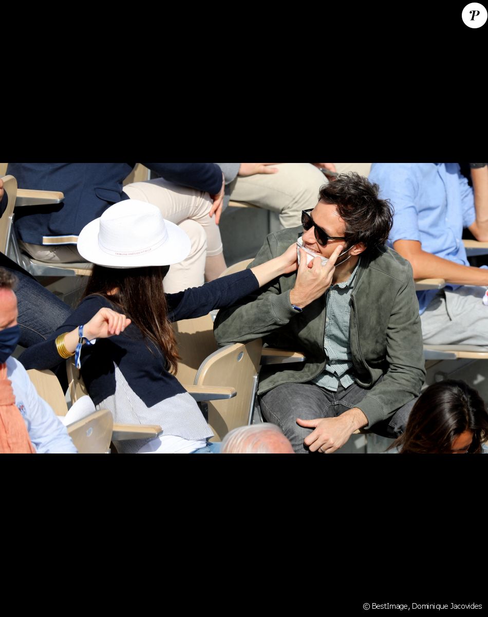 Vianney (Vianney Bureau) et sa compagne Catherine Robert (enceinte) dans les tribunes des Internationaux de France de tennis de Roland Garros à Paris, France, le 5 juin 2021. © Dominique Jacovides/Bestimage