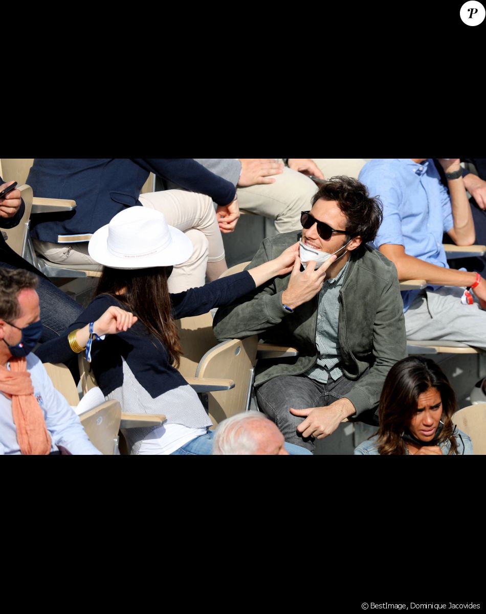 Vianney (Vianney Bureau) et sa compagne Catherine Robert (enceinte) dans les tribunes des Internationaux de France de tennis de Roland Garros à Paris, France, le 5 juin 2021. © Dominique Jacovides/Bestimage