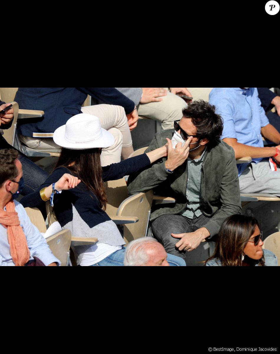 Vianney (Vianney Bureau) et sa compagne Catherine Robert (enceinte) dans les tribunes des Internationaux de France de tennis de Roland Garros à Paris, France, le 5 juin 2021. © Dominique Jacovides/Bestimage