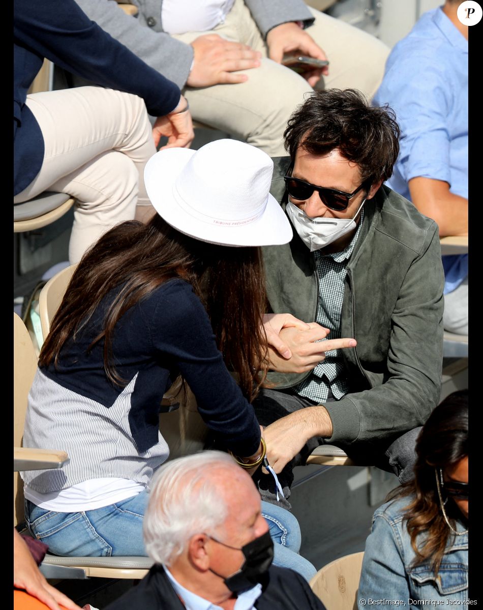 Vianney (Vianney Bureau) et sa compagne Catherine Robert (enceinte) dans les tribunes des Internationaux de France de tennis de Roland Garros à Paris, France, le 5 juin 2021. © Dominique Jacovides/Bestimage