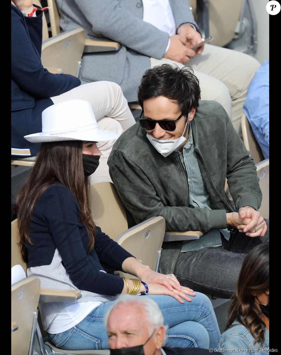 Vianney (Vianney Bureau) et sa compagne Catherine Robert (enceinte) dans les tribunes des Internationaux de France de tennis de Roland Garros à Paris, France, le 5 juin 2021. © Dominique Jacovides/Bestimage