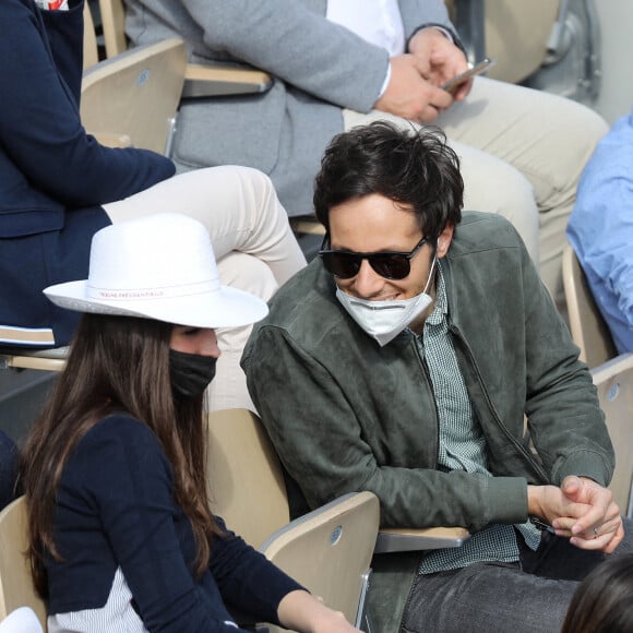 Vianney (Vianney Bureau) et sa compagne Catherine Robert (enceinte) dans les tribunes des Internationaux de France de tennis de Roland Garros à Paris, France, le 5 juin 2021. © Dominique Jacovides/Bestimage 