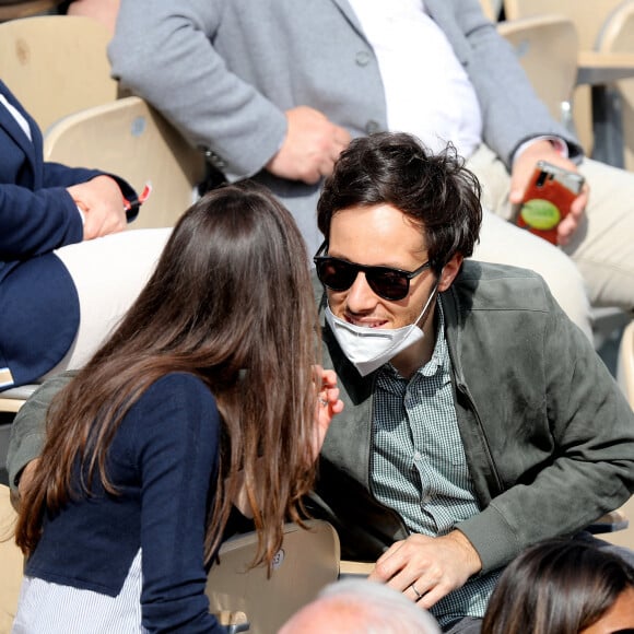 Vianney (Vianney Bureau) et sa compagne Catherine Robert (enceinte) dans les tribunes des Internationaux de France de tennis de Roland Garros à Paris, France, le 5 juin 2021. © Dominique Jacovides/Bestimage 