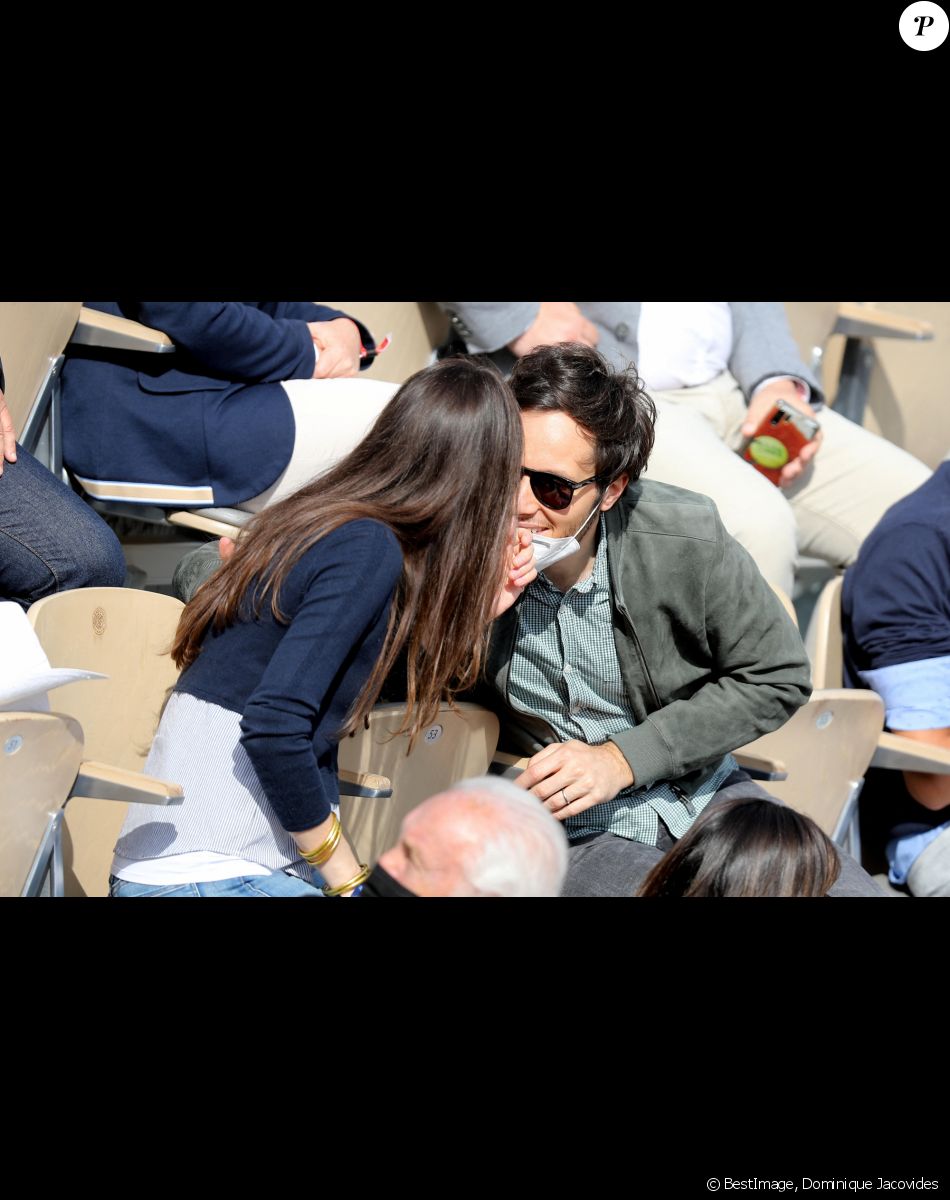 Vianney (Vianney Bureau) et sa compagne Catherine Robert (enceinte) dans les tribunes des Internationaux de France de tennis de Roland Garros à Paris, France, le 5 juin 2021. © Dominique Jacovides/Bestimage