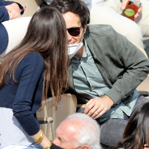 Vianney (Vianney Bureau) et sa compagne Catherine Robert (enceinte) dans les tribunes des Internationaux de France de tennis de Roland Garros à Paris, France, le 5 juin 2021. © Dominique Jacovides/Bestimage 