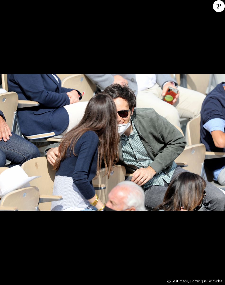 Vianney (Vianney Bureau) et sa compagne Catherine Robert (enceinte) dans les tribunes des Internationaux de France de tennis de Roland Garros à Paris, France, le 5 juin 2021. © Dominique Jacovides/Bestimage