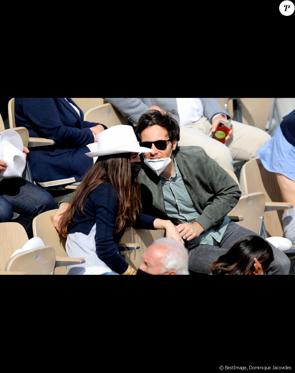 Vianney (Vianney Bureau) et sa compagne Catherine Robert (enceinte) dans les tribunes des Internationaux de France de tennis de Roland Garros à Paris, France, le 5 juin 2021. © Dominique Jacovides/Bestimage