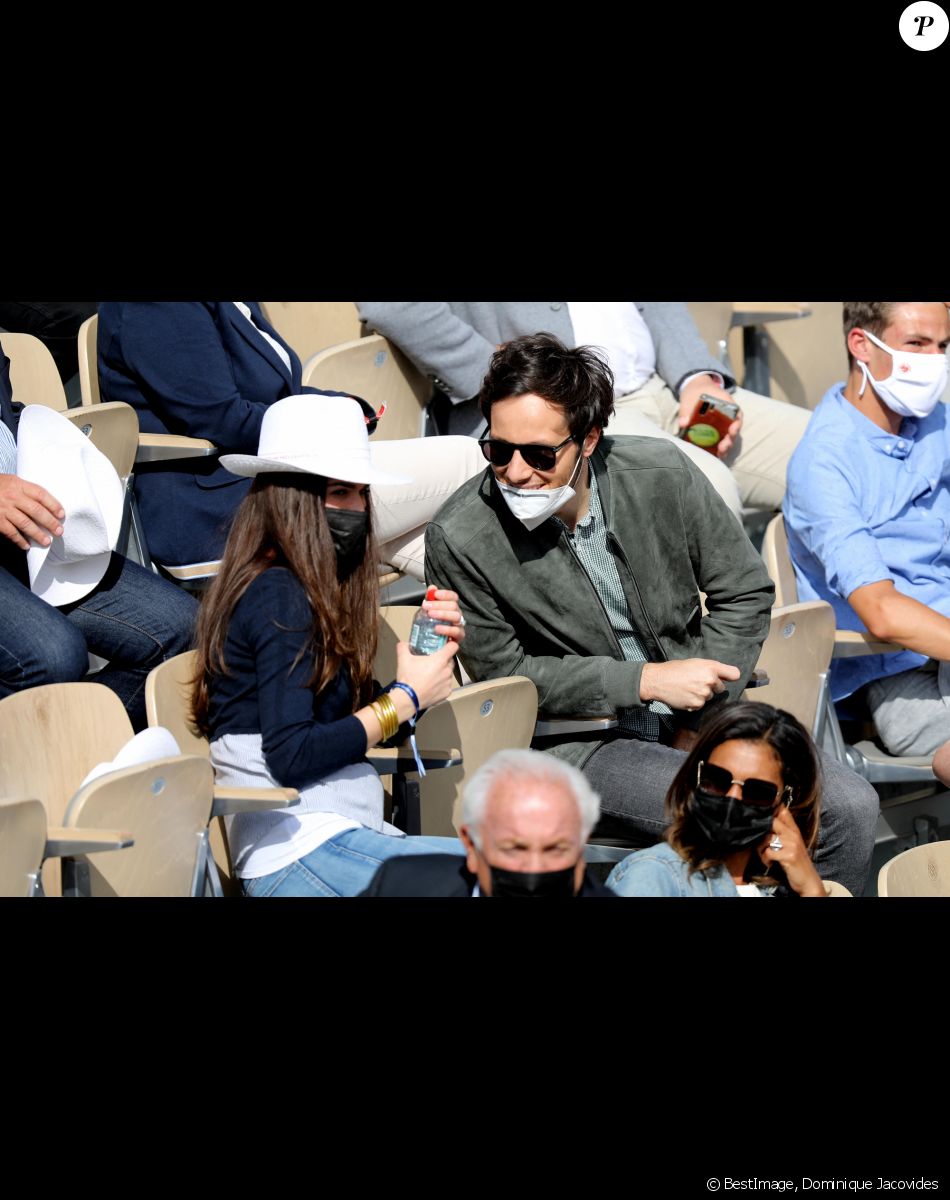 Vianney (Vianney Bureau) et sa compagne Catherine Robert (enceinte) dans les tribunes des Internationaux de France de tennis de Roland Garros à Paris, France, le 5 juin 2021. © Dominique Jacovides/Bestimage