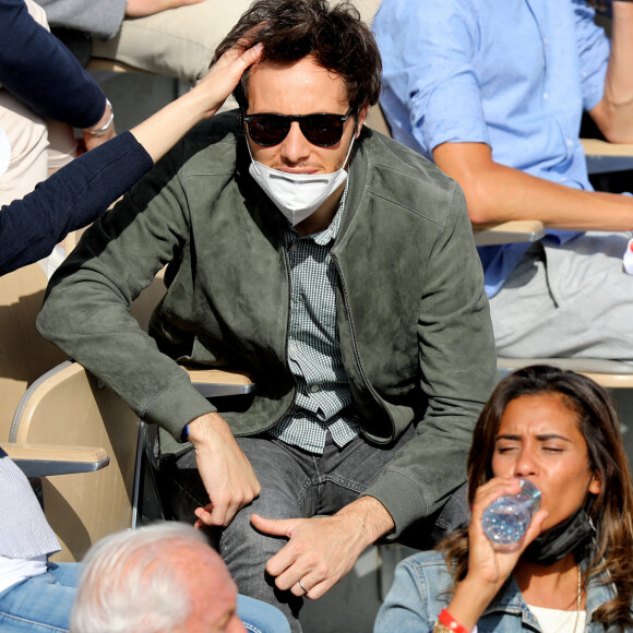 Vianney (Vianney Bureau) et sa compagne Catherine Robert (enceinte) dans les tribunes des Internationaux de France de tennis de Roland Garros à Paris, France, le 5 juin 2021. © Dominique Jacovides/Bestimage 