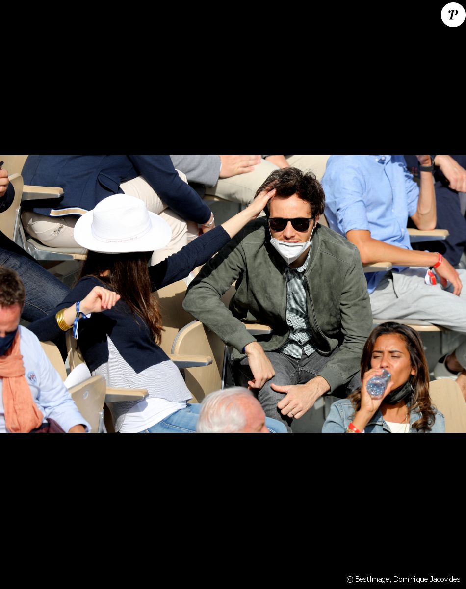 Vianney (Vianney Bureau) et sa compagne Catherine Robert (enceinte) dans les tribunes des Internationaux de France de tennis de Roland Garros à Paris, France, le 5 juin 2021. © Dominique Jacovides/Bestimage