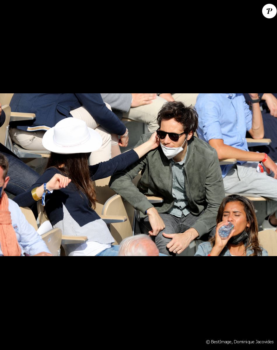 Vianney (Vianney Bureau) et sa compagne Catherine Robert (enceinte) dans les tribunes des Internationaux de France de tennis de Roland Garros à Paris, France, le 5 juin 2021. © Dominique Jacovides/Bestimage