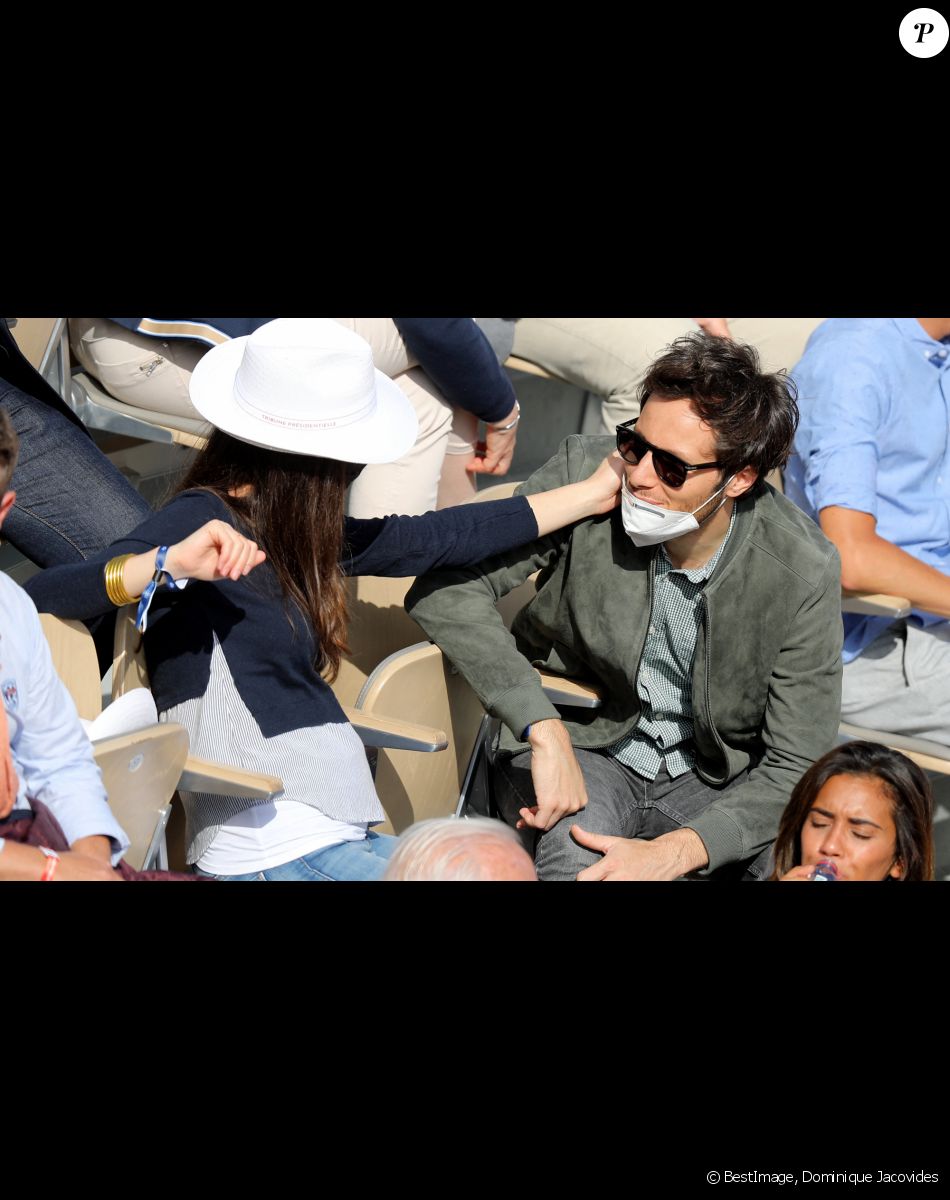 Vianney (Vianney Bureau) et sa compagne Catherine Robert (enceinte) dans les tribunes des Internationaux de France de tennis de Roland Garros à Paris, France, le 5 juin 2021. © Dominique Jacovides/Bestimage