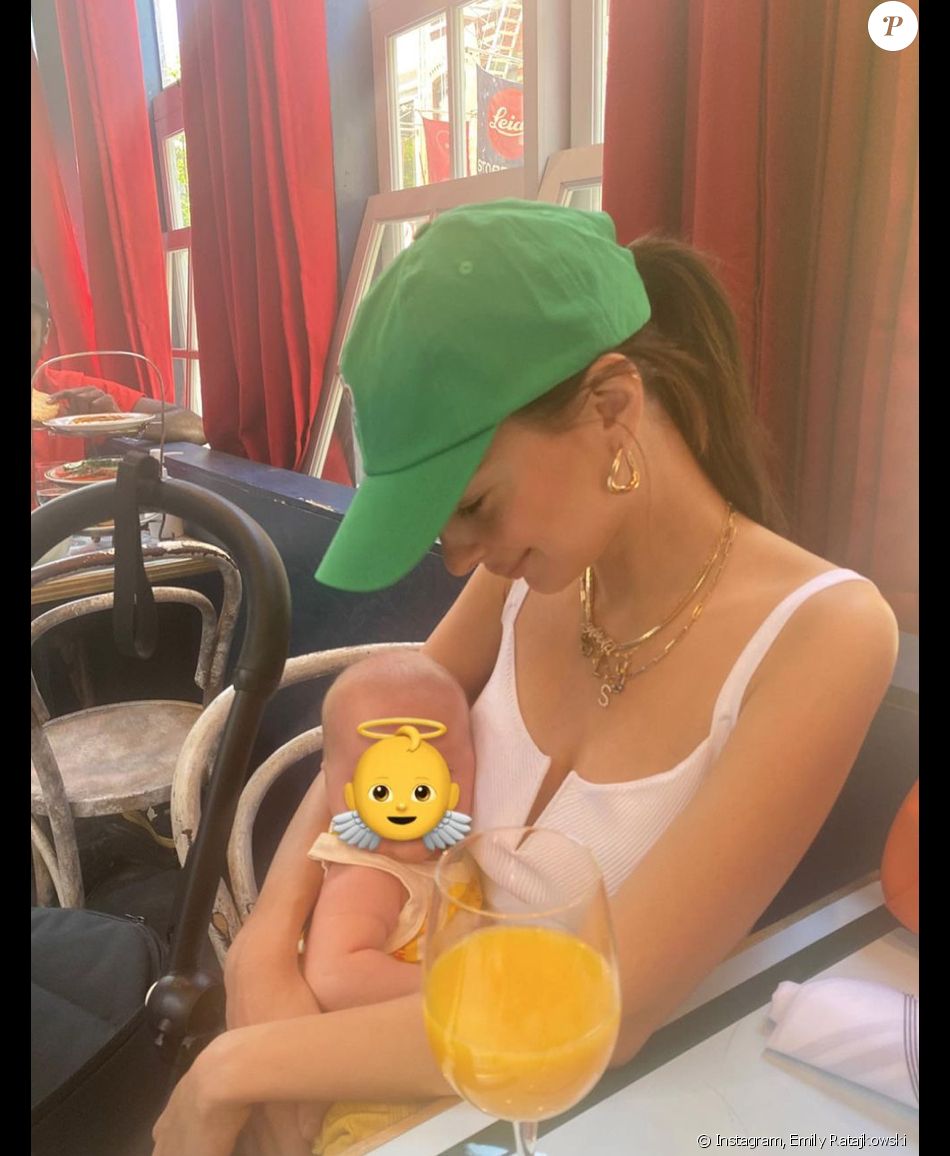 Emily Ratajkowski et son fils Sylvester. Mai 2021.