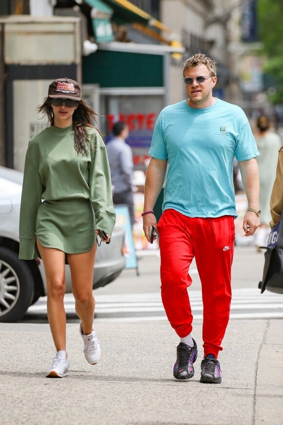 Emily Ratajkowski et son mari Sebastian Bear-McClard à New York, le 1er juin 2021.