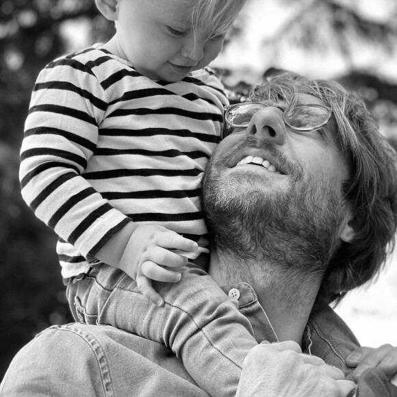 Mathieu Vergne et Joseph, le mari et le fils d'Ophélie Meunier, sur Instagram le 20 avril 2021.