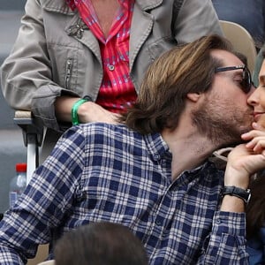 Ophélie Meunier (enceinte) et son mari Mathieu Vergne - Célébrités dans les tribunes des internationaux de France de tennis de Roland Garros à Paris, France, le 8 juin 2019. © Gwendoline Le Goff / Panoramic /Bestimage