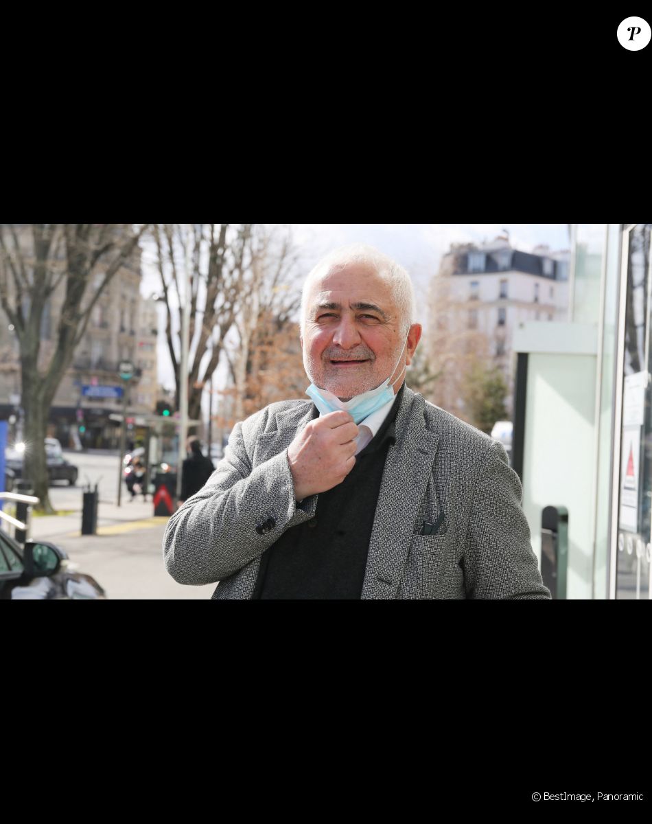 Le chef Guy Savoy quitte les studios de Radio France à Paris, France, le 11 mars 2021. © Panoramic/Bestimage