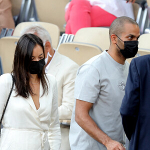 Tony Parker et sa compagne Alizé Lim dans les tribunes des Internationaux de France de Tennis de Roland Garros. © Dominique Jacovides / Bestimage