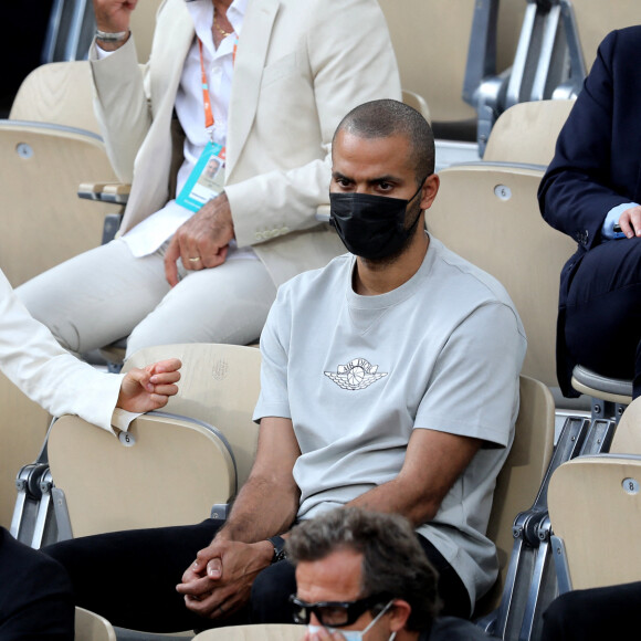 Tony Parker et sa compagne Alizé Lim dans les tribunes des Internationaux de France de Tennis de Roland Garros. Paris, le 9 juin 2021 © Dominique Jacovides / Bestimage