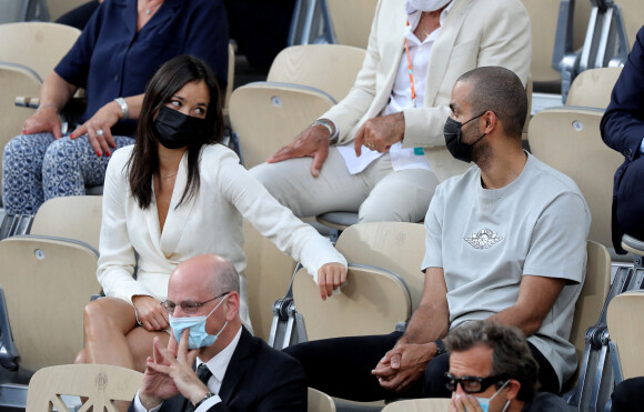 Tony Parker et sa compagne Alizé Lim dans les tribunes des Internationaux de France de Tennis de Roland Garros. Paris, le 9 juin 2021 © Dominique Jacovides / Bestimage