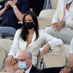 Tony Parker et sa compagne Alizé Lim dans les tribunes des Internationaux de France de Tennis de Roland Garros. Paris, le 9 juin 2021 © Dominique Jacovides / Bestimage