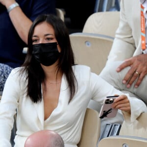 Tony Parker et sa compagne Alizé Lim dans les tribunes des Internationaux de France de Tennis de Roland Garros. Paris, le 9 juin 2021 © Dominique Jacovides / Bestimage