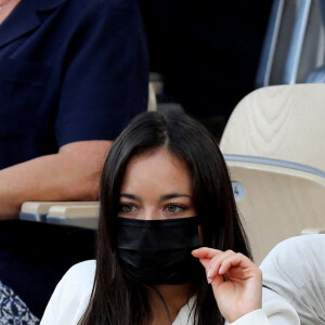 Tony Parker et sa compagne Alizé Lim dans les tribunes des Internationaux de France de Tennis de Roland Garros. Paris, le 9 juin 2021 © Dominique Jacovides / Bestimage