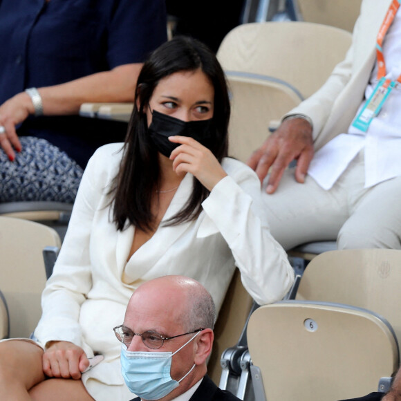 Tony Parker et sa compagne Alizé Lim dans les tribunes des Internationaux de France de Tennis de Roland Garros. Paris, le 9 juin 2021 © Dominique Jacovides / Bestimage