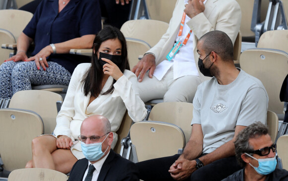 Tony Parker et sa compagne Alizé Lim dans les tribunes des Internationaux de France de Tennis de Roland Garros. Paris, le 9 juin 2021 © Dominique Jacovides / Bestimage