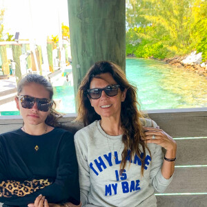 Thylane Blondeau et sa mère Véronika Loubry - Vacances en famille pour fêter les 18 ans de Thylane sur l'île de Staniel Cay, aux Bahamas, le 5 avril 2019.