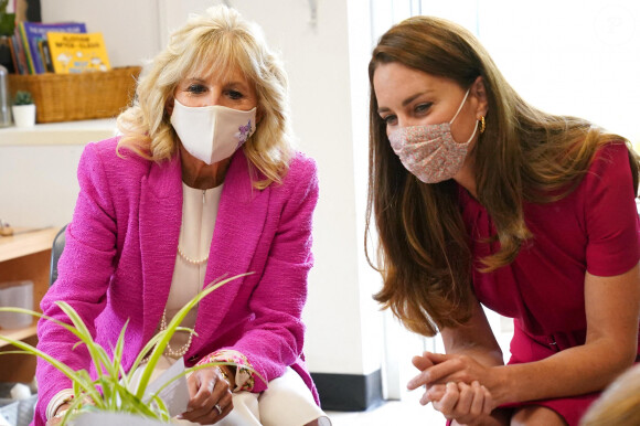 Catherine (Kate) Middleton, duchesse de Cambridge, et la Première Dame des États-Unis Jill Biden lors d'une visite à la "Connor Downs Academy à Hayle, Cornouailles, Royaume Uni, 11 juin 2021, lors du sommet du G7.