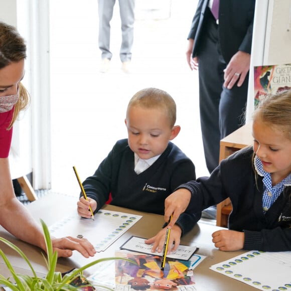 Catherine (Kate) Middleton, duchesse de Cambridge, et la Première Dame des États-Unis lors d'une visite à la "Connor Downs Academy à Hayle, Cornouailles, Royaume Uni, 11 juin 2021, lors du sommet du G7.