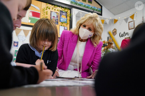 La duchesse de Cambridge, et la Première Dame des États-Unis Jill Biden lors d'une visite à la "Connor Downs Academy à Hayle, Cornouailles, Royaume Uni, 11 juin 2021, lors du sommet du G7.