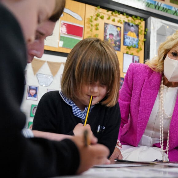 La duchesse de Cambridge, et la Première Dame des États-Unis Jill Biden lors d'une visite à la "Connor Downs Academy à Hayle, Cornouailles, Royaume Uni, 11 juin 2021, lors du sommet du G7.