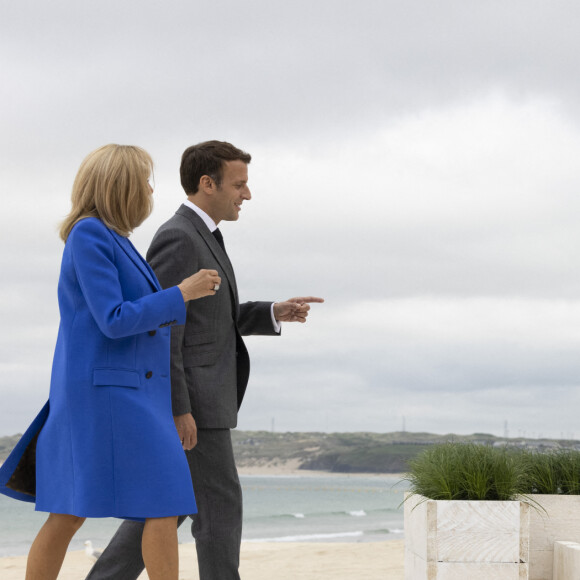 Le Premier ministre Boris Johnson lors de l'accueil officiel du président français Emmanuel Macron et sa femme la Première Dame Brigitte Macron lors du sommet des dirigeants du G7 à Carbis Bay, Royaume Uni, le 11 juin 2021. 