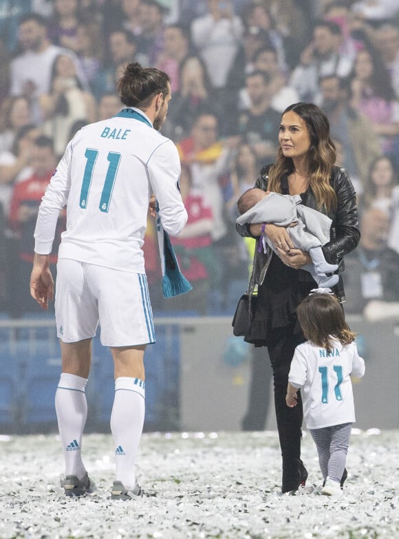 Gareth Bale, sa femme Emma Rhys-Jones et leurs enfants Nava Valentina et Axel Charles fêtent leur victoire du Real Madrid en finale de la Ligue des Champions. Madrid, le 27 mai 2018.