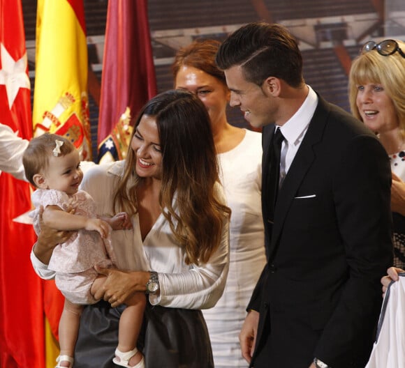 Gareth Bale, sa femme Emma Rhys-Jones et leur fille Alba à Madrid, le 2 septembre 2013.